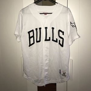 SOLD ‼️ Bulls mesh button up